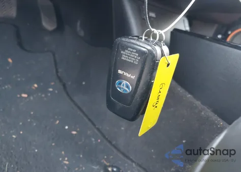 2017 Toyota Prius Four z USA, uszkodzony, nr VIN JTDKARFU7H3533865